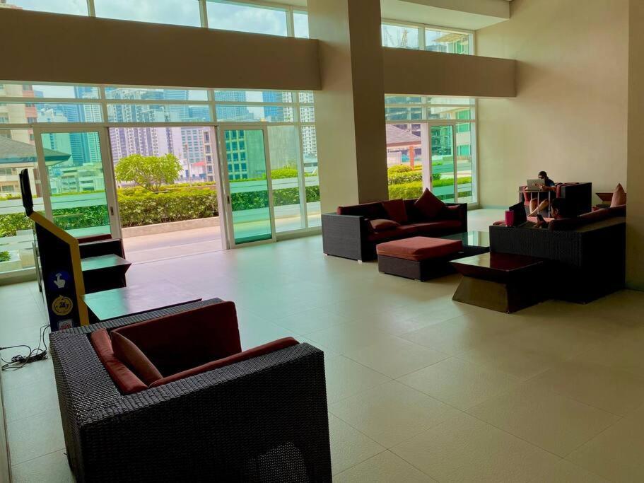 Makati Penthouse With Stunning City Skyline View Manila Exterior foto