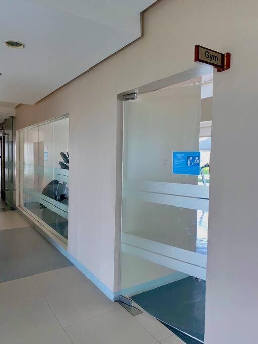 Makati Penthouse With Stunning City Skyline View Manila Exterior foto