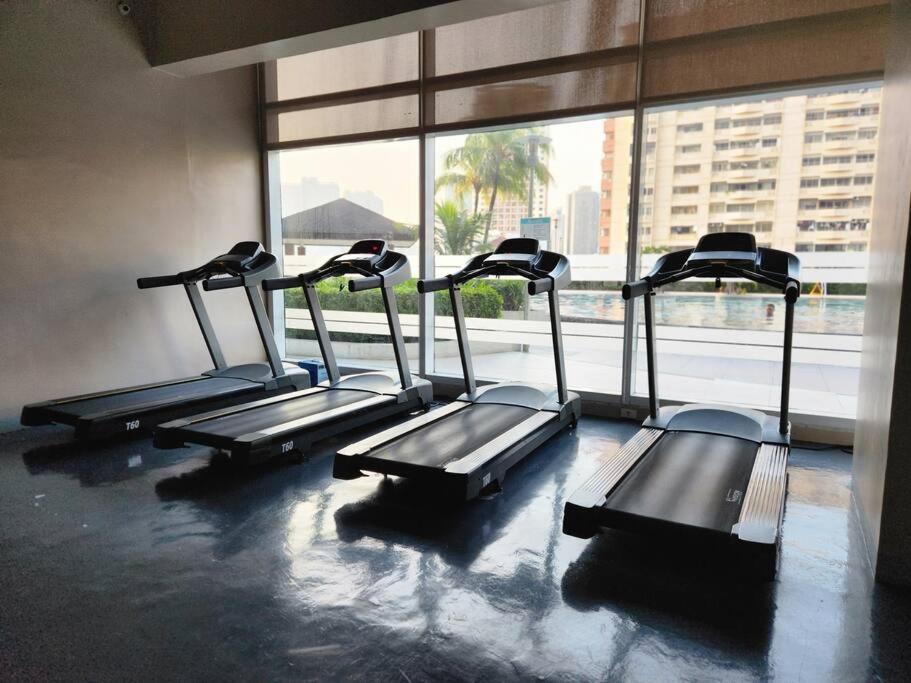 Makati Penthouse With Stunning City Skyline View Manila Exterior foto