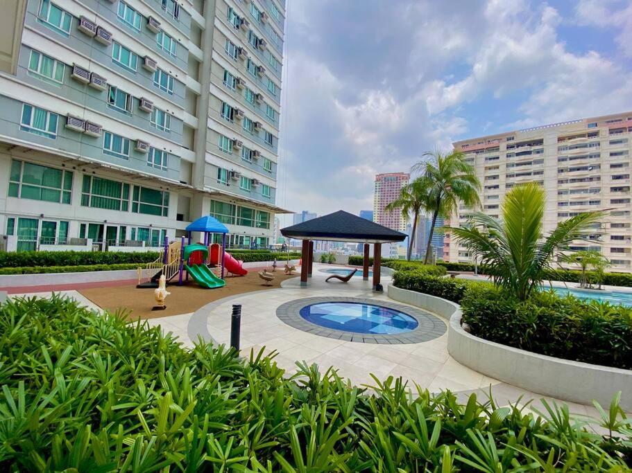 Makati Penthouse With Stunning City Skyline View Manila Exterior foto
